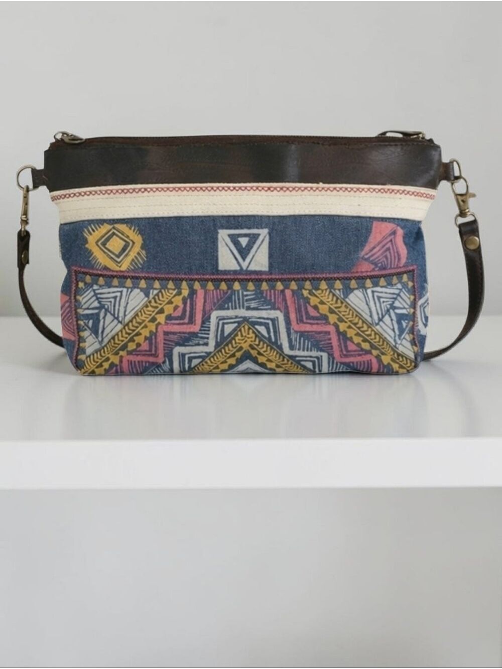 Vintage Y2K Billabong  "Cloudy Fadez" Canvas & Leather Crossbody Bag